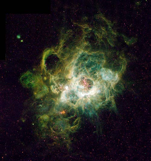 宇宙空間では、塵やガスが集まって、絶えず新しい星が作られています Credit NASA