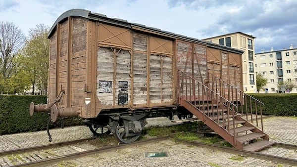 パリの街に刻まれた記憶 ～日常と共存するホロコーストの痕跡